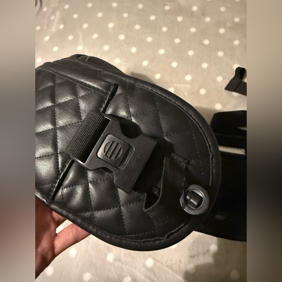 TUSHBABY Vegan Leather Carrier ✨ - Picture 5 of 13